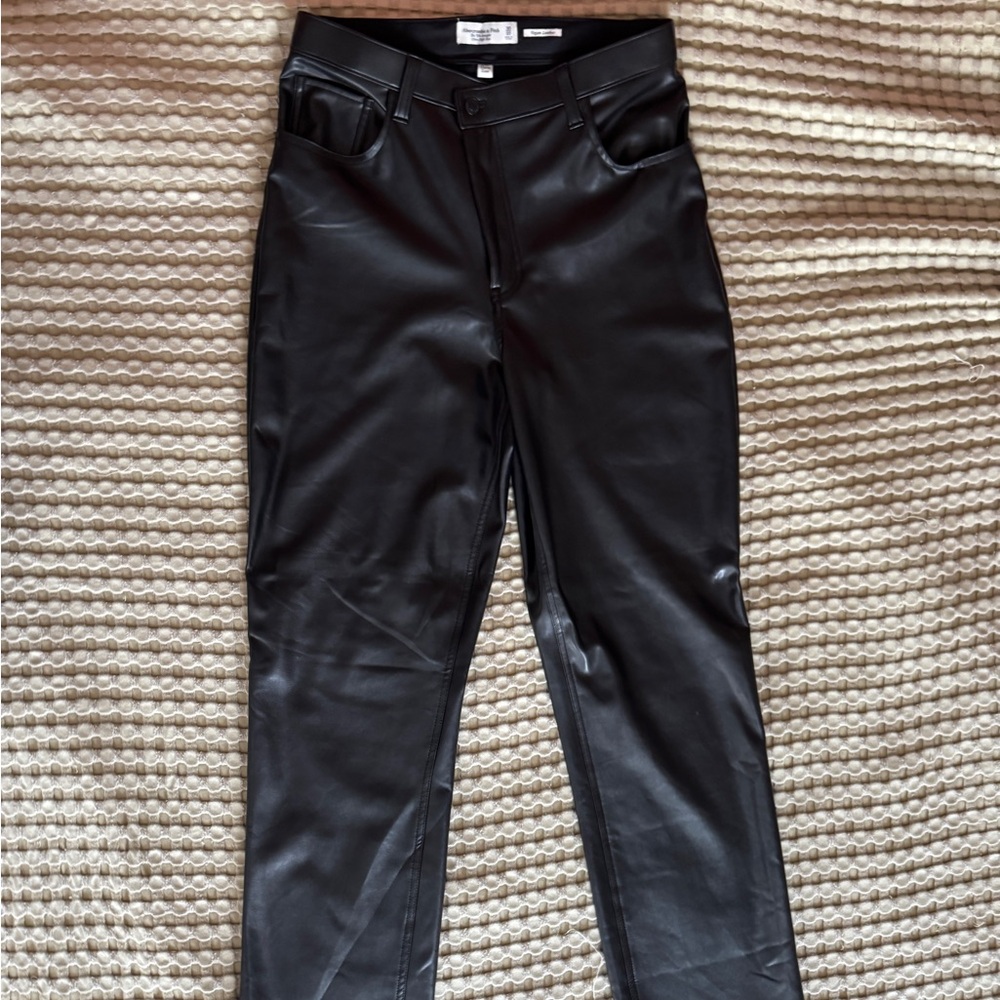 Women’s Curve Love Abercrombie & Fitch Black Vegan Leather 90s Straight Pants